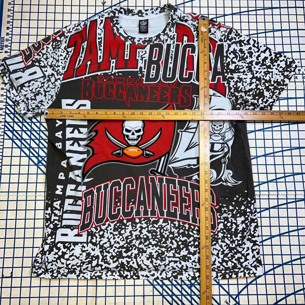 NFL Tampa Bay Buccaneers Shirt Size XXL All Over Print Short Sleeve T-Shirt - Picture 7 of 7